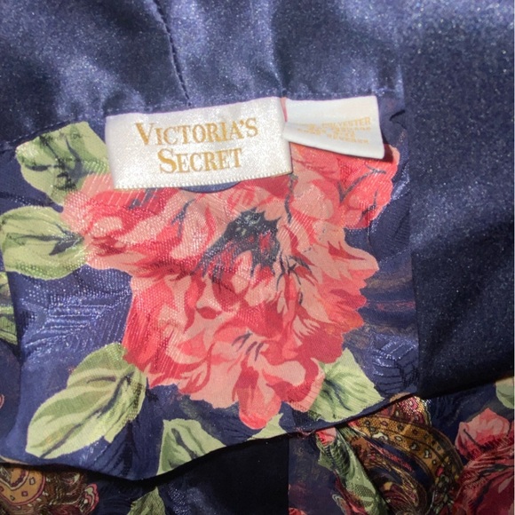Victoria Secret Gold Label Vintage Floral Chemise Slip and Robe Set O/S-M - Picture 11 of 12